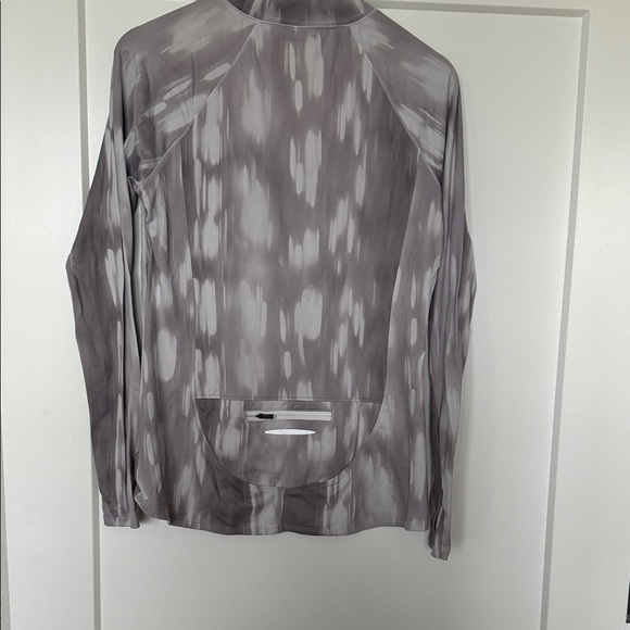 Under Armour Women’s Patterned Gray Performance Jacket - Picture 5 of 5